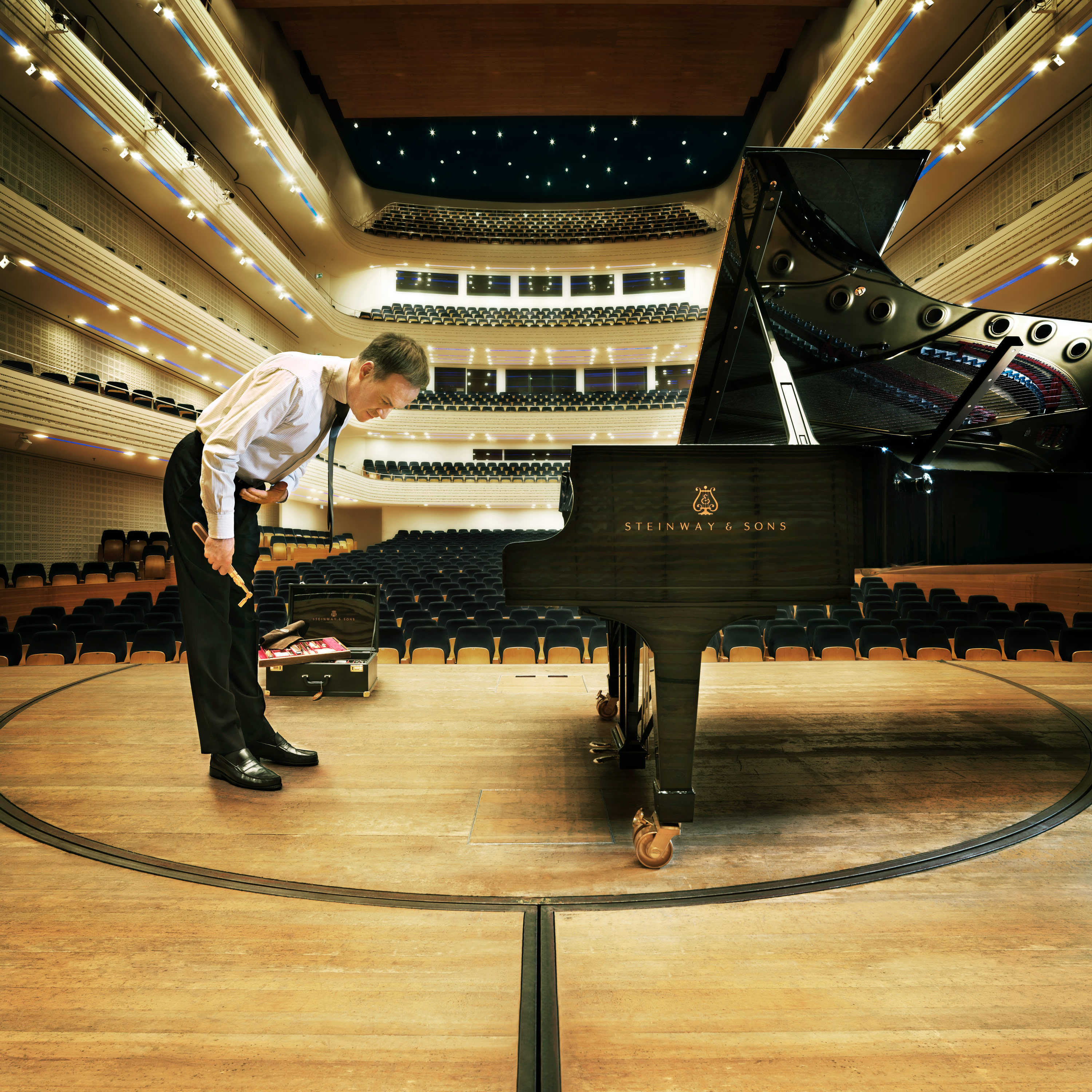 Digitales Leben - Postproduction, CGI, Retouching, Composing - Uwe Düttmann, Julius Bär, Postproduction