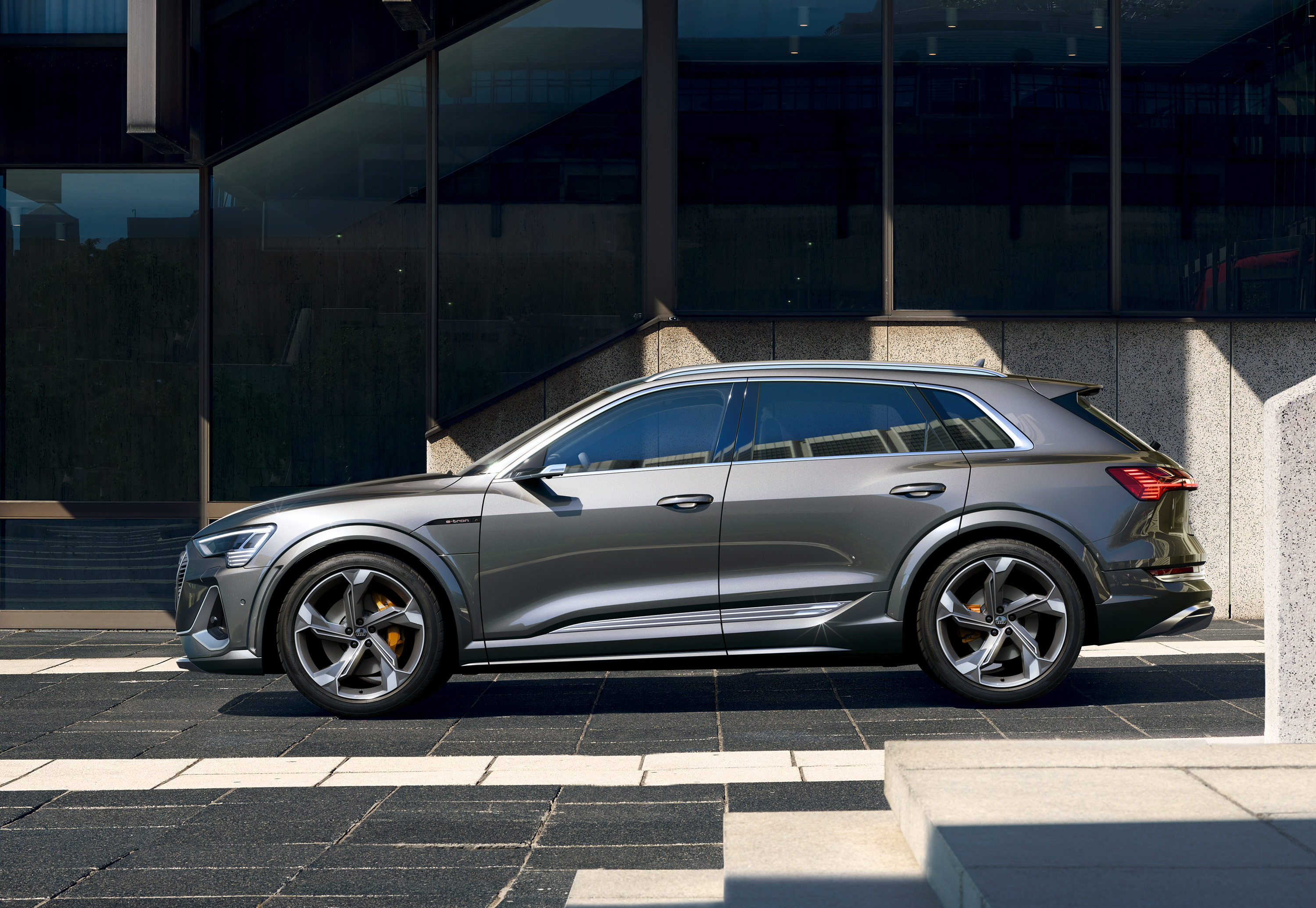 Digitales Leben - Postproduction, CGI, Retouching, Composing - Digitales Leben, AUDI E-TRON-S – S-Sportback, CGI, Postproduction, Retouching